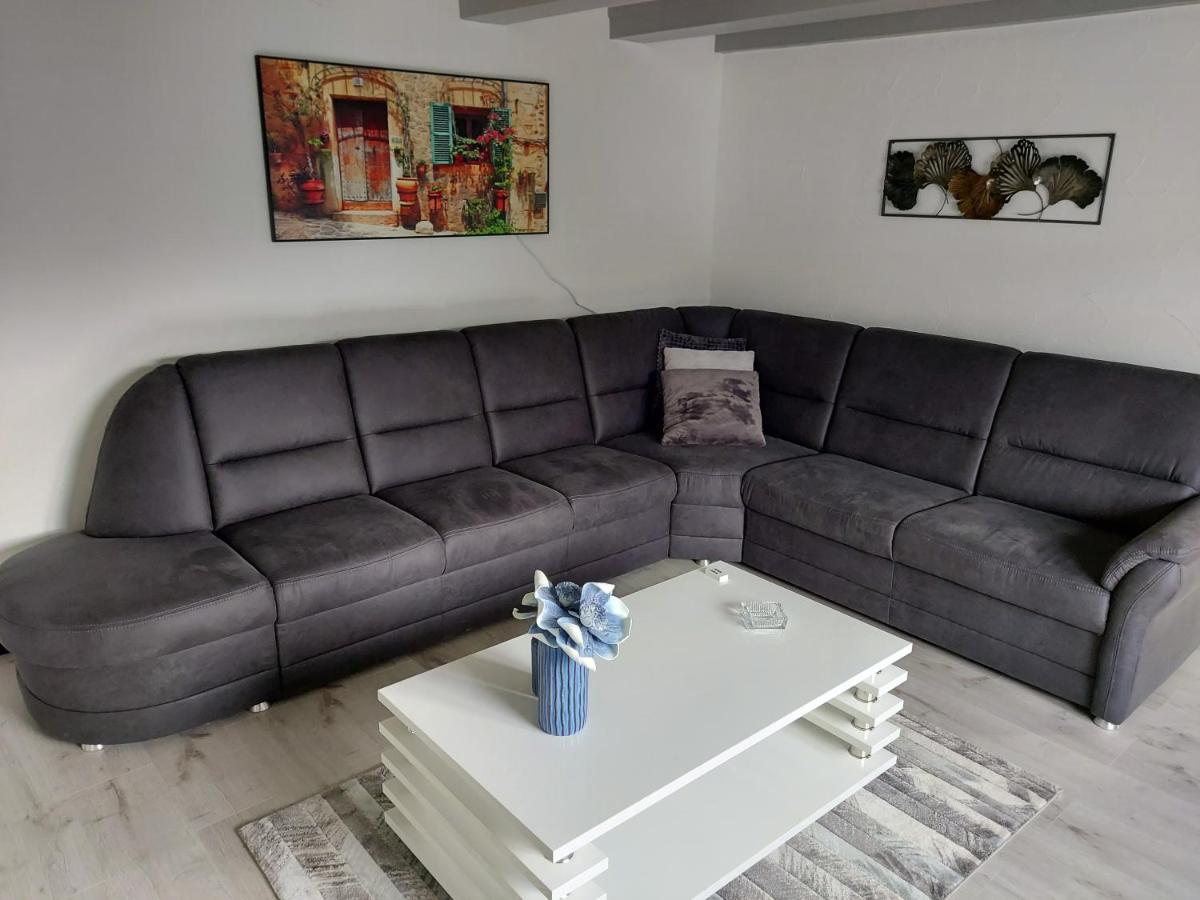 Familyhome Lopora Medebach Eksteriør billede